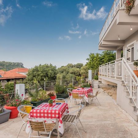 Domus Lukas Apartments Marathias  Bagian luar foto