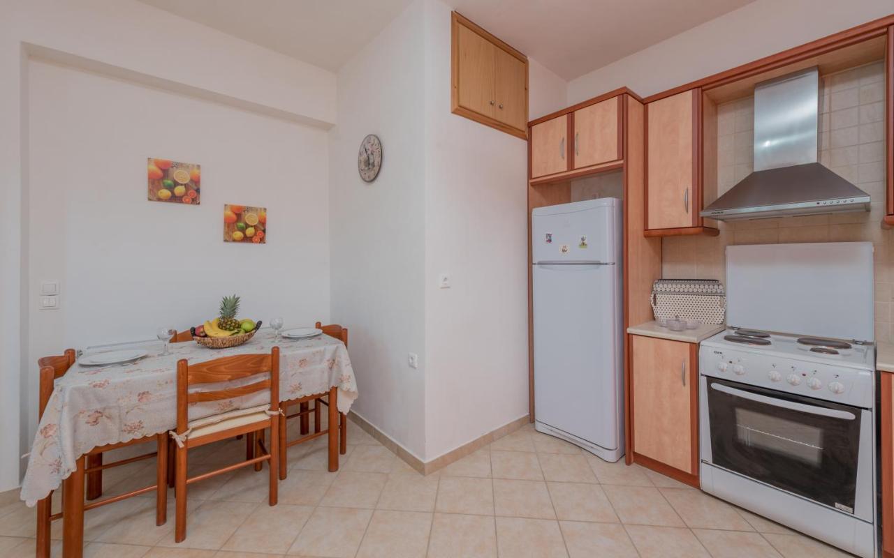 Domus Lukas Apartments Marathias  Bagian luar foto