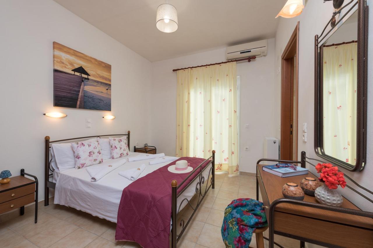 Domus Lukas Apartments Marathias  Bagian luar foto