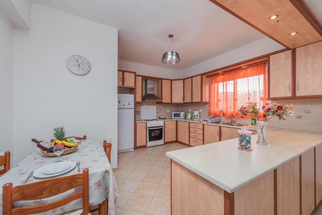 Domus Lukas Apartments Marathias  Bagian luar foto