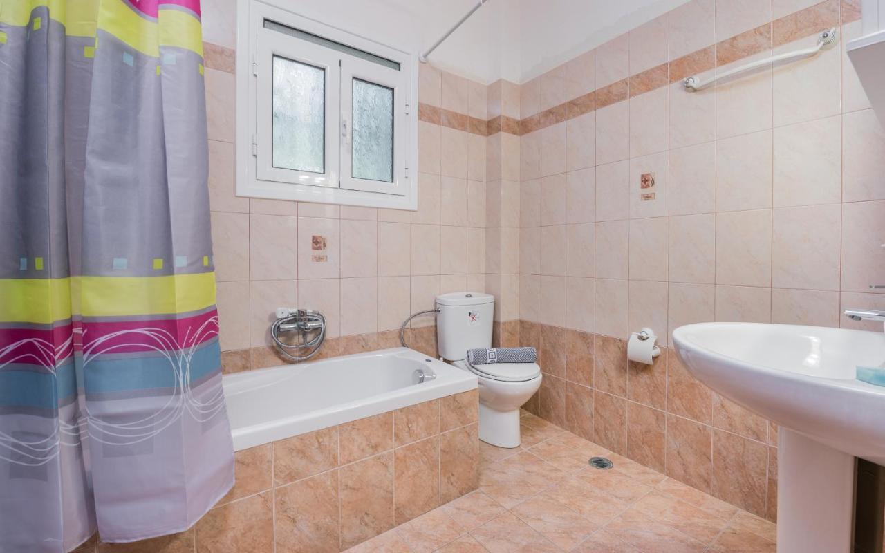 Domus Lukas Apartments Marathias  Bagian luar foto