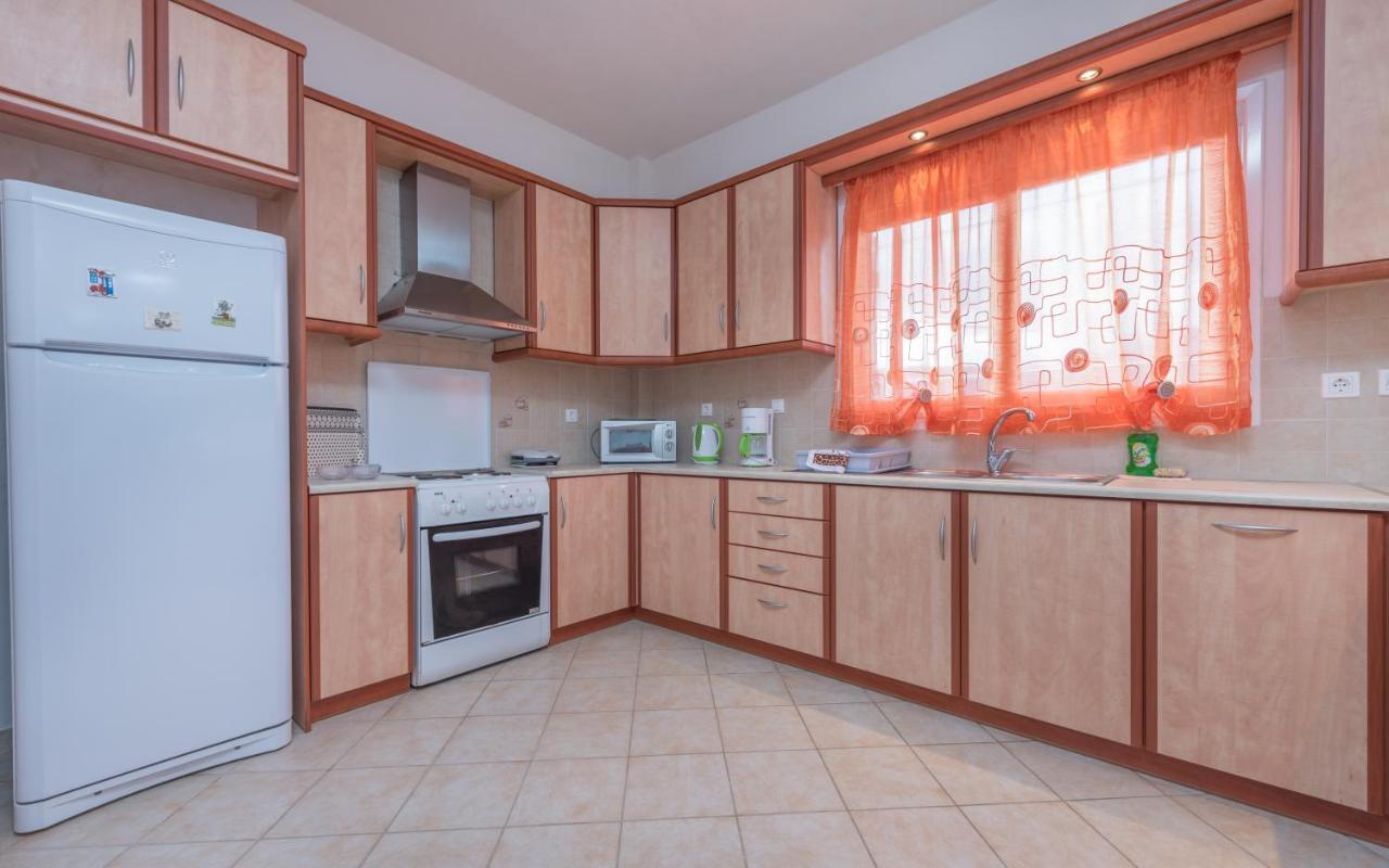 Domus Lukas Apartments Marathias  Bagian luar foto