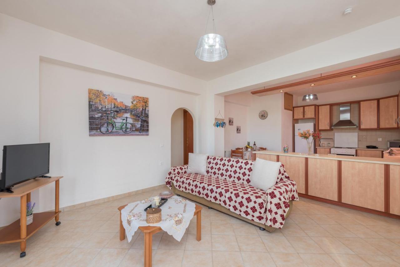 Domus Lukas Apartments Marathias  Bagian luar foto