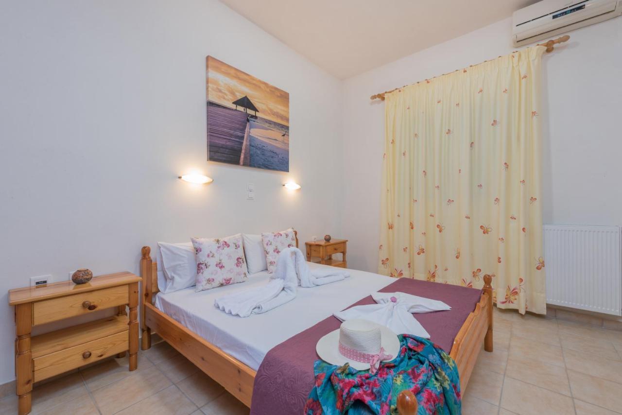 Domus Lukas Apartments Marathias  Bagian luar foto
