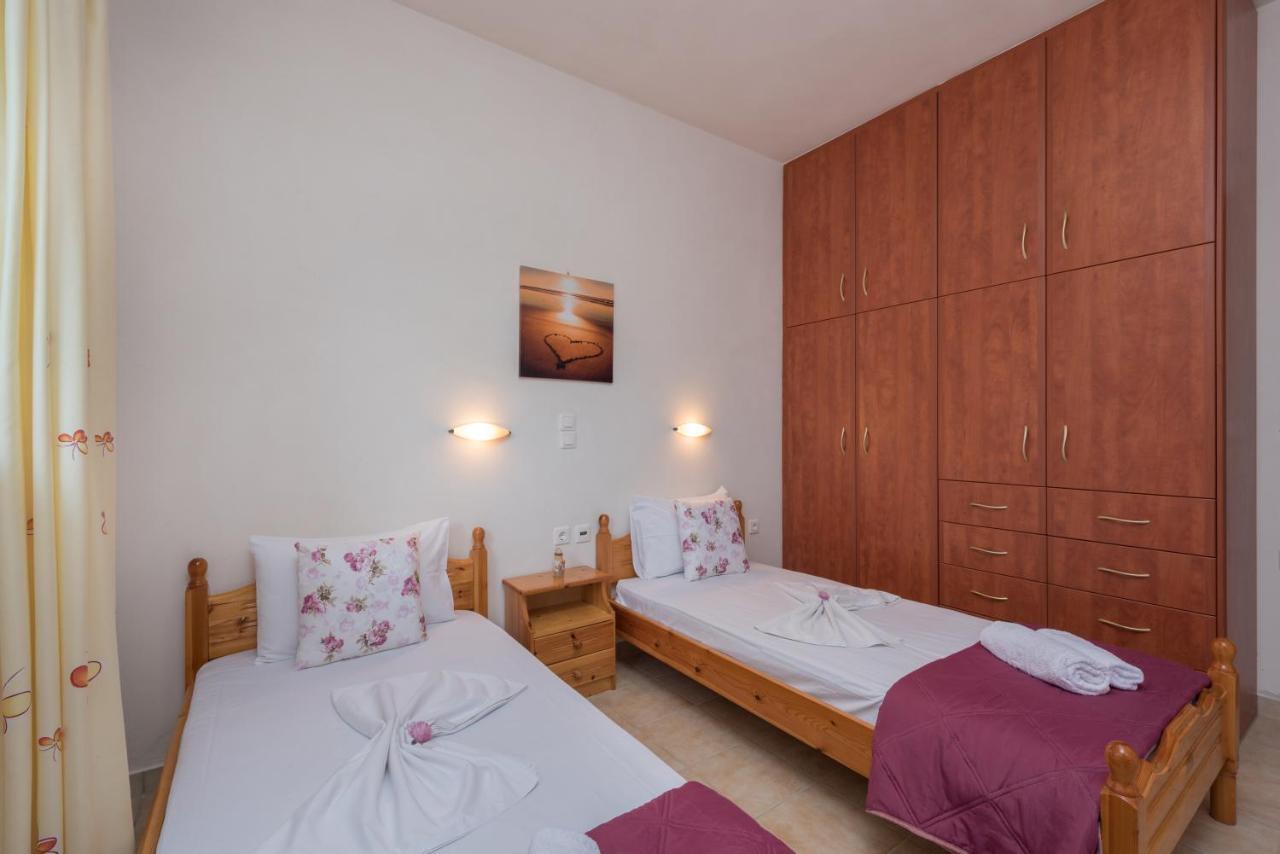 Domus Lukas Apartments Marathias  Bagian luar foto