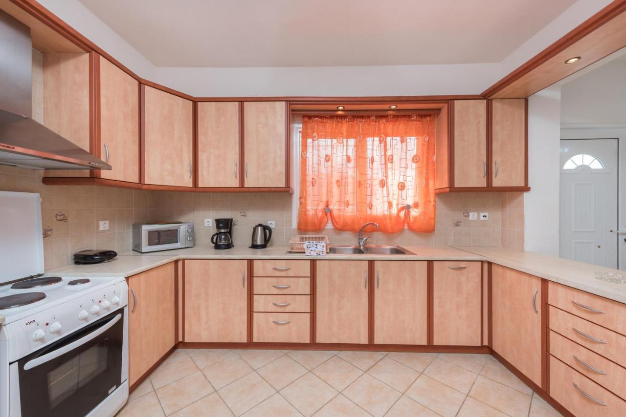 Domus Lukas Apartments Marathias  Bagian luar foto