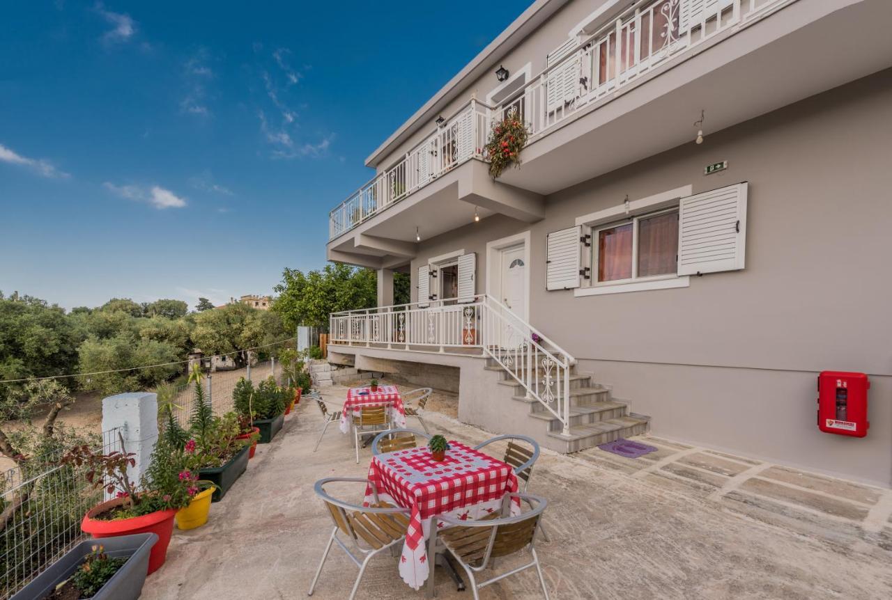 Domus Lukas Apartments Marathias  Bagian luar foto